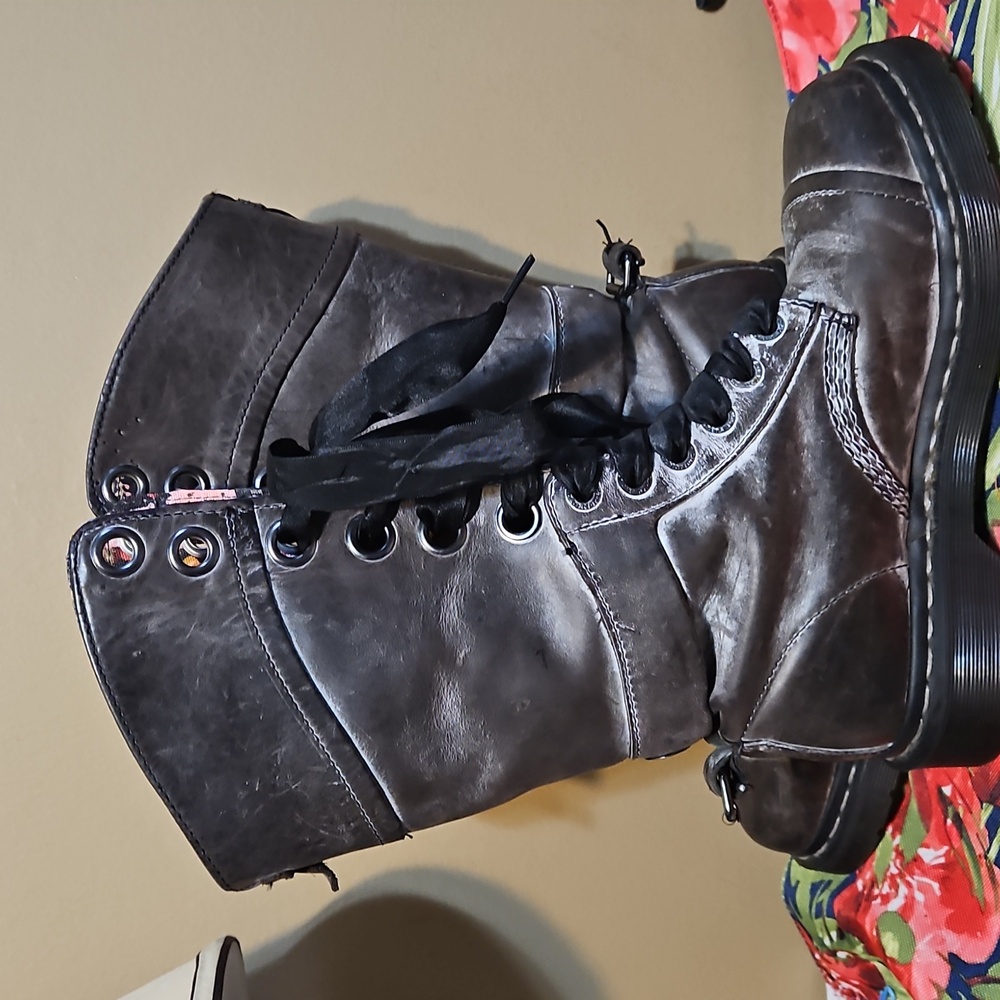 Dr. Martens 1914 Triumph Rare Floral Lace-Up Boots - Picture 7 of 14